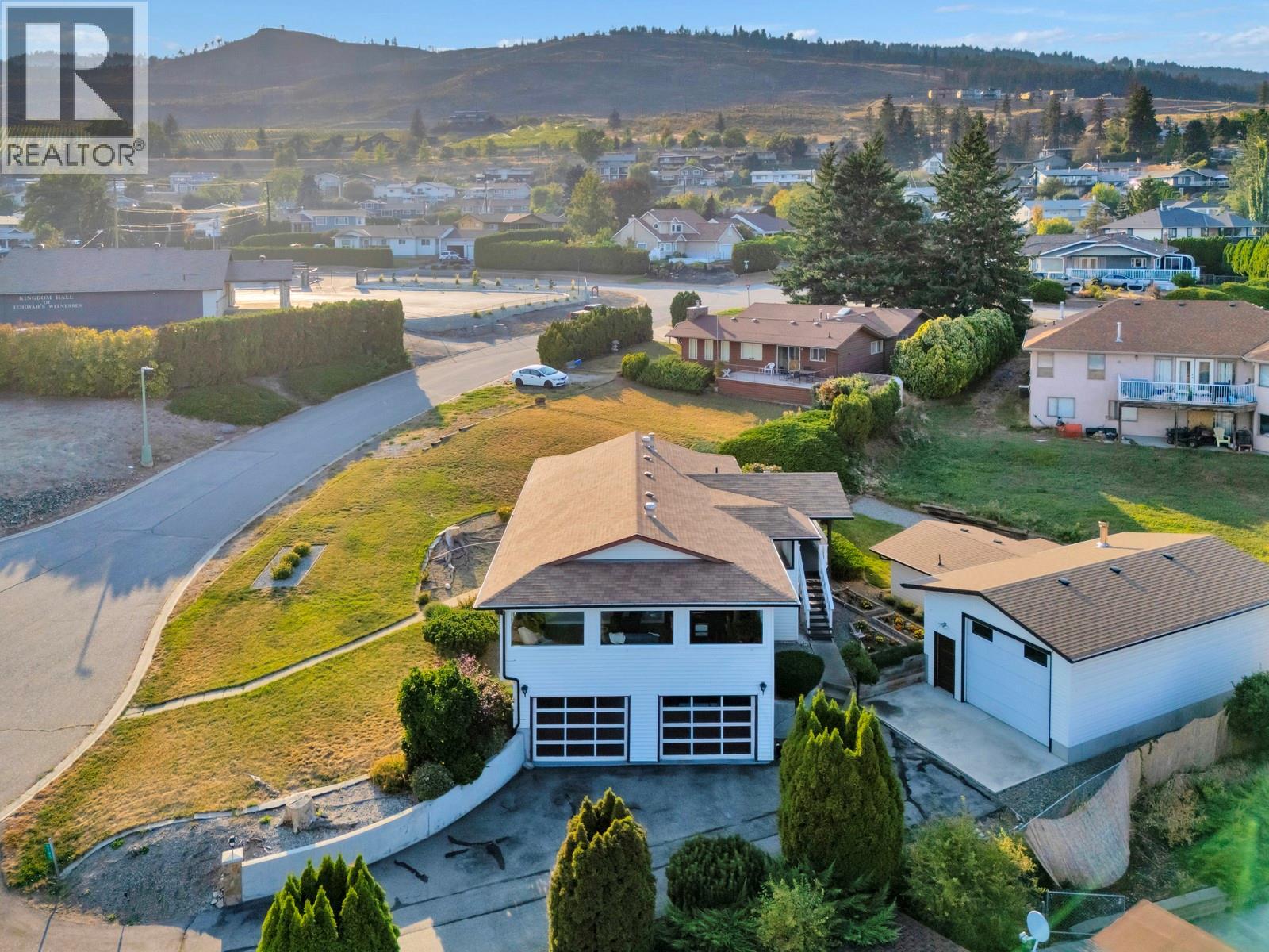 3795 Salloum Rd, West Kelowna, BC V4T 1E2