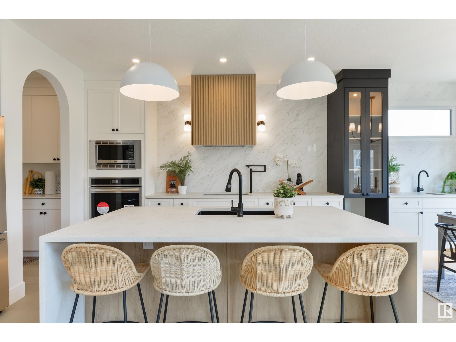 5449 Kootook Rd SW, Edmonton, AB T6W 4W1