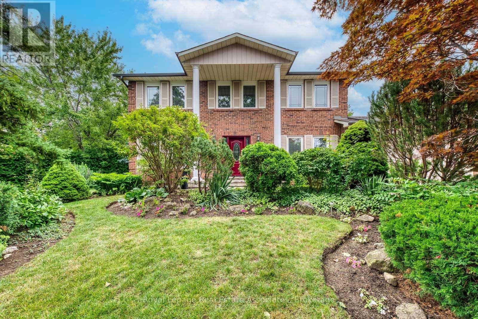 688 Fieldstone Rd, Mississauga, ON L5C 3M5
