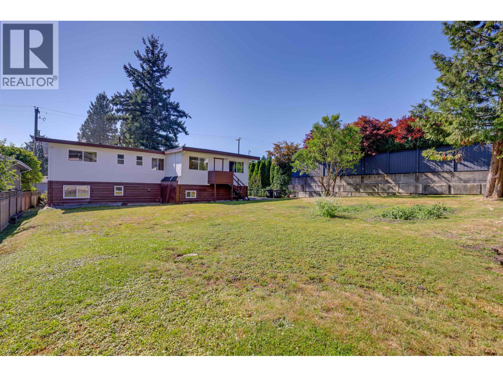 860 Howard Ave, Burnaby, BC V5B 3R6