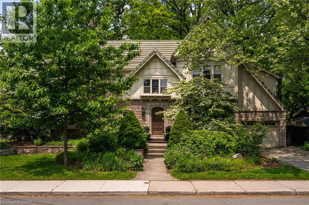 2 Oak Knoll Dr, Hamilton, ON L8S 4C3