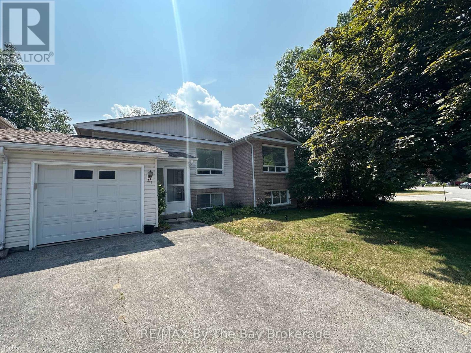 47 Dyer Dr, Wasaga Beach, ON L9Z 1E2