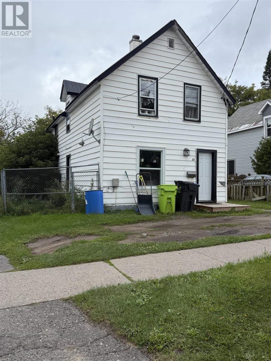 67 Walnut St, Sault Ste. Marie, ON P6B 2E4