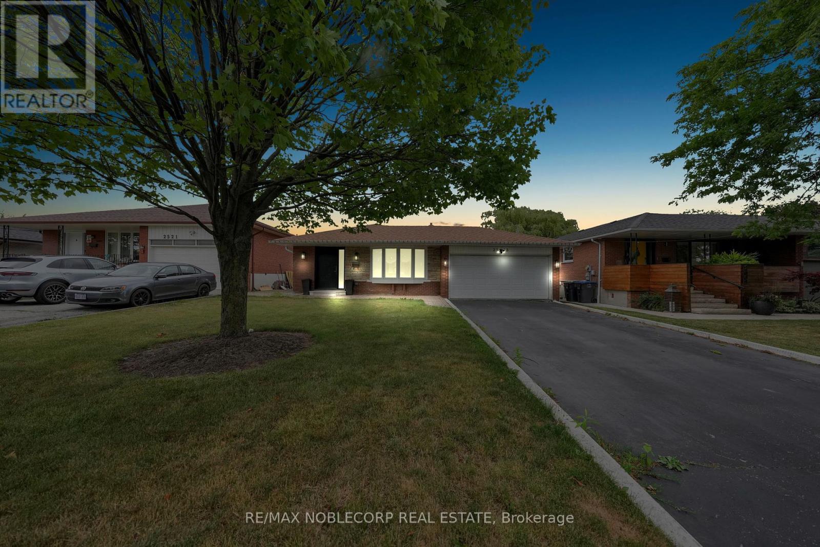 2515 Hensall St, Mississauga, ON L5A 2T1