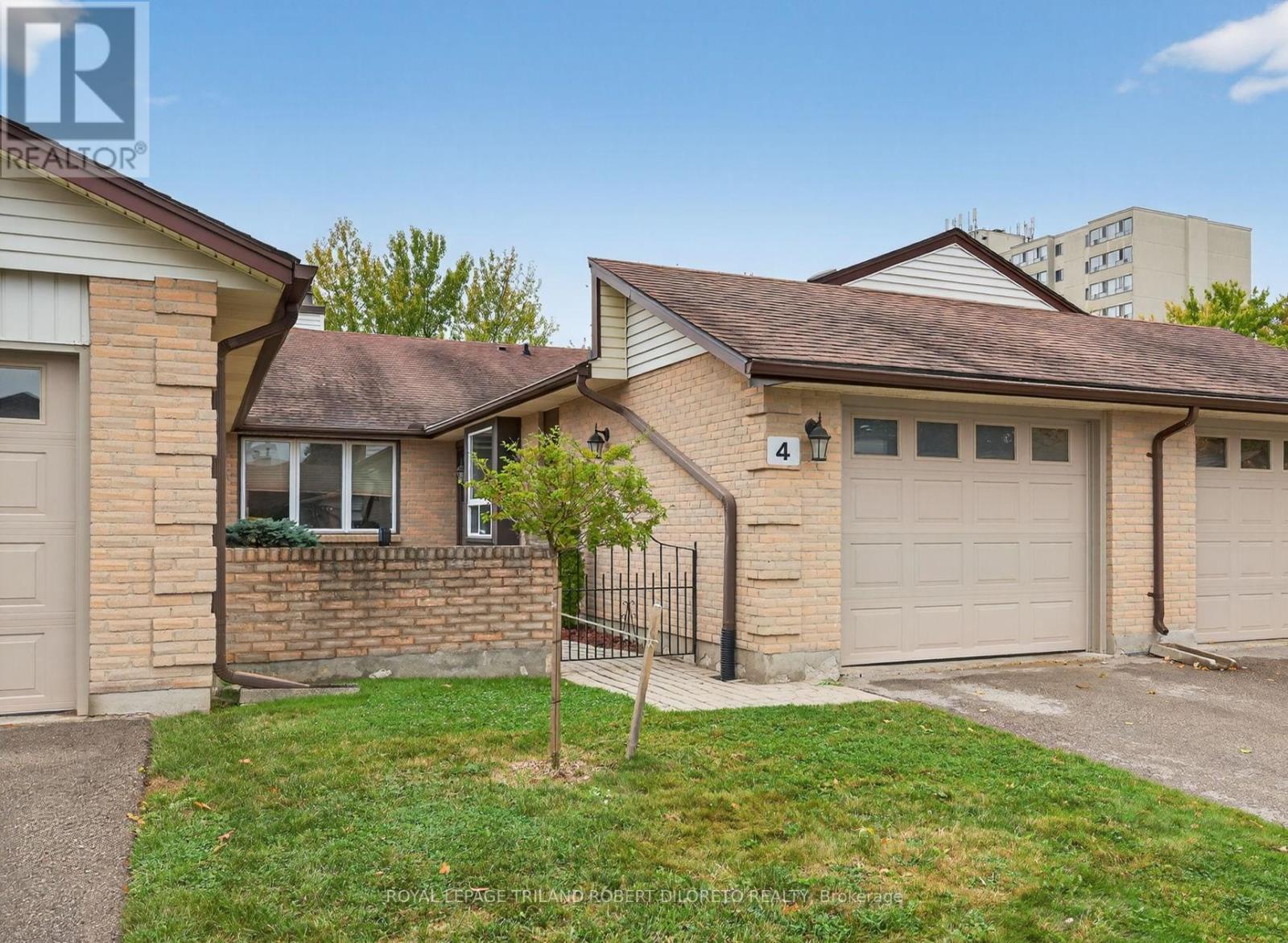 4 60 Fiddlers Green Rd, London, ON N6H 4S7