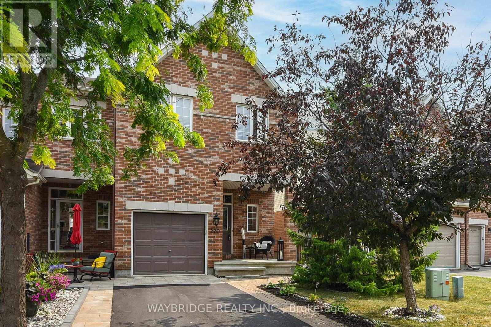 220 Jersey Tea Cir, Ottawa, ON K1V 2L4