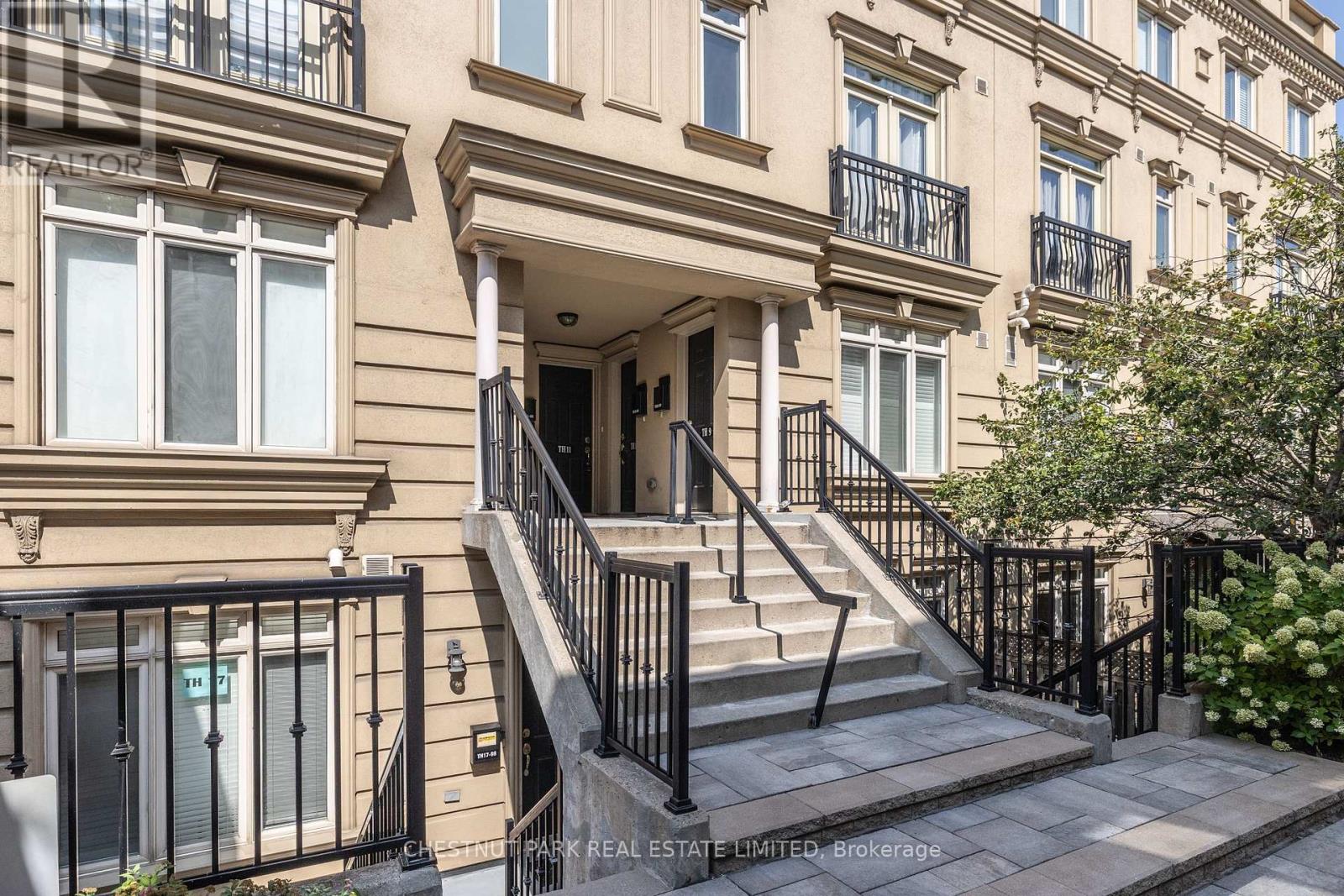 11 98 Carr St, Toronto, ON M5T 1B7