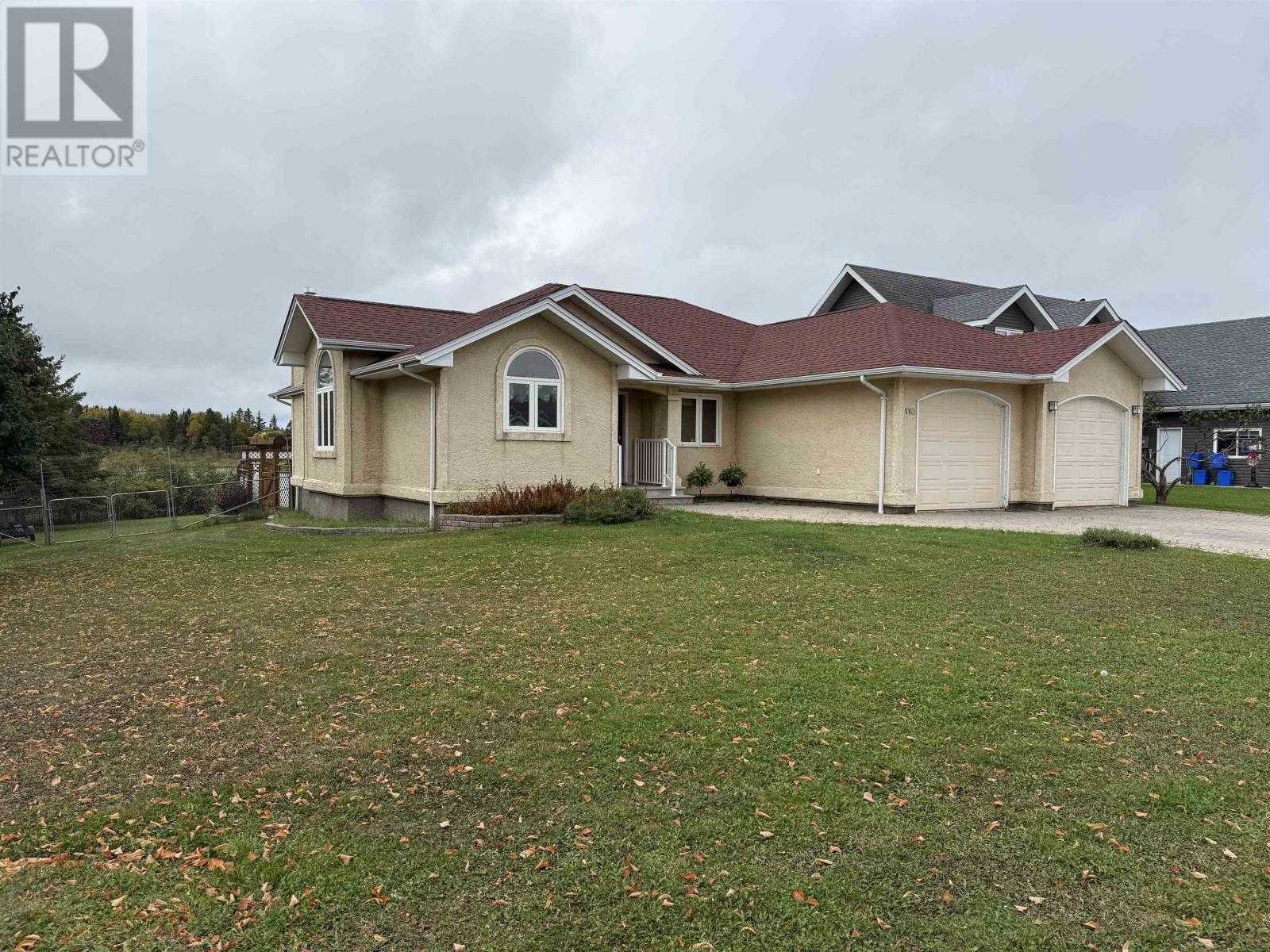 110 Edgewater Dr, Dryden, ON P8N 3K2