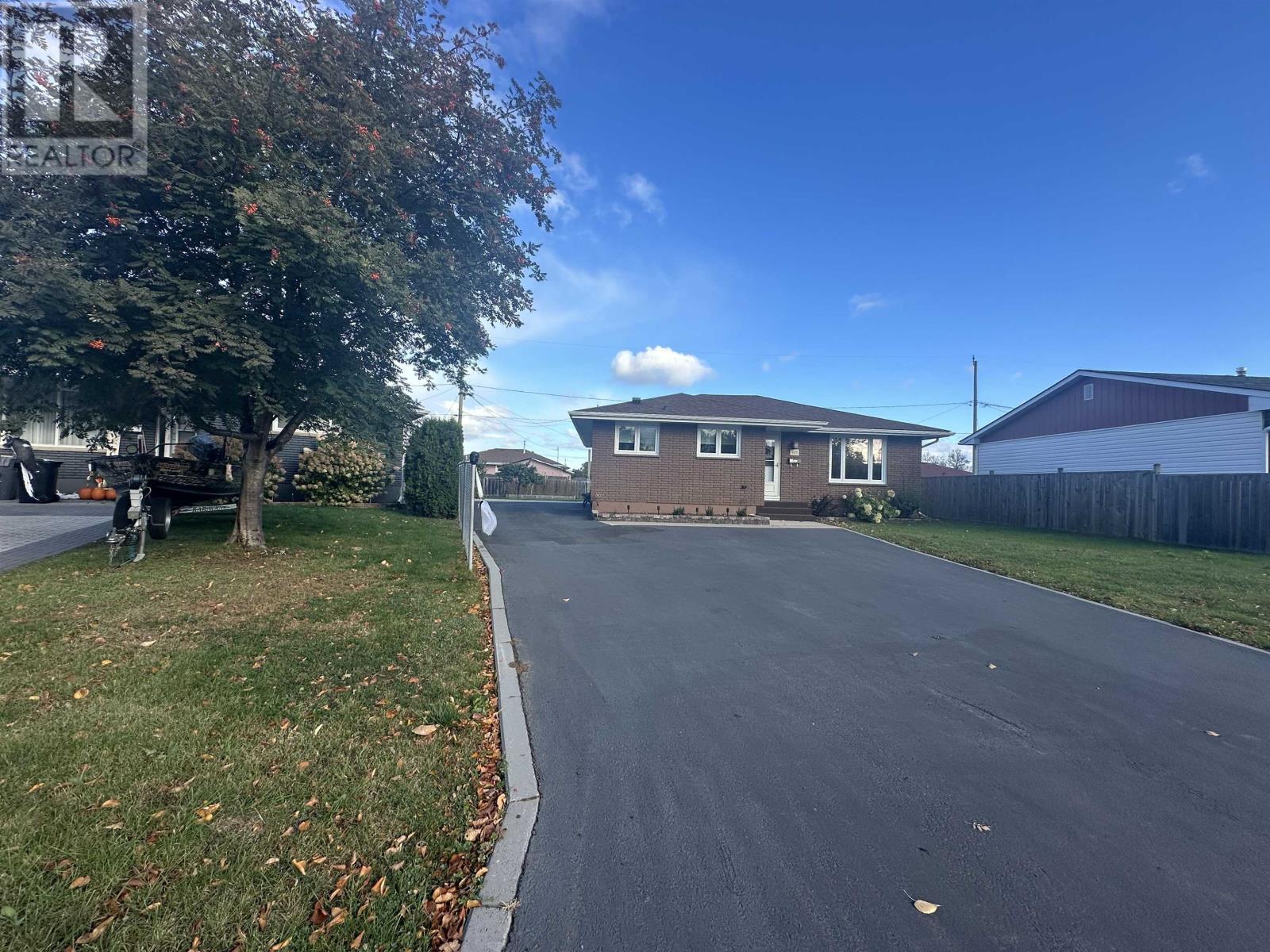 429 Cartier Ct, Thunder Bay, ON P7E 6A9