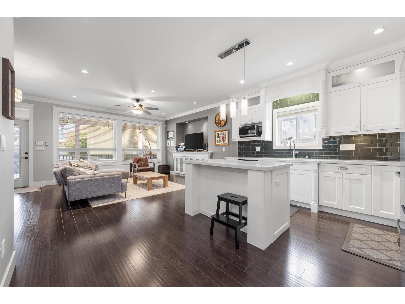 131 Street Unit 5911 #a, Surrey, BC V3X 0E4