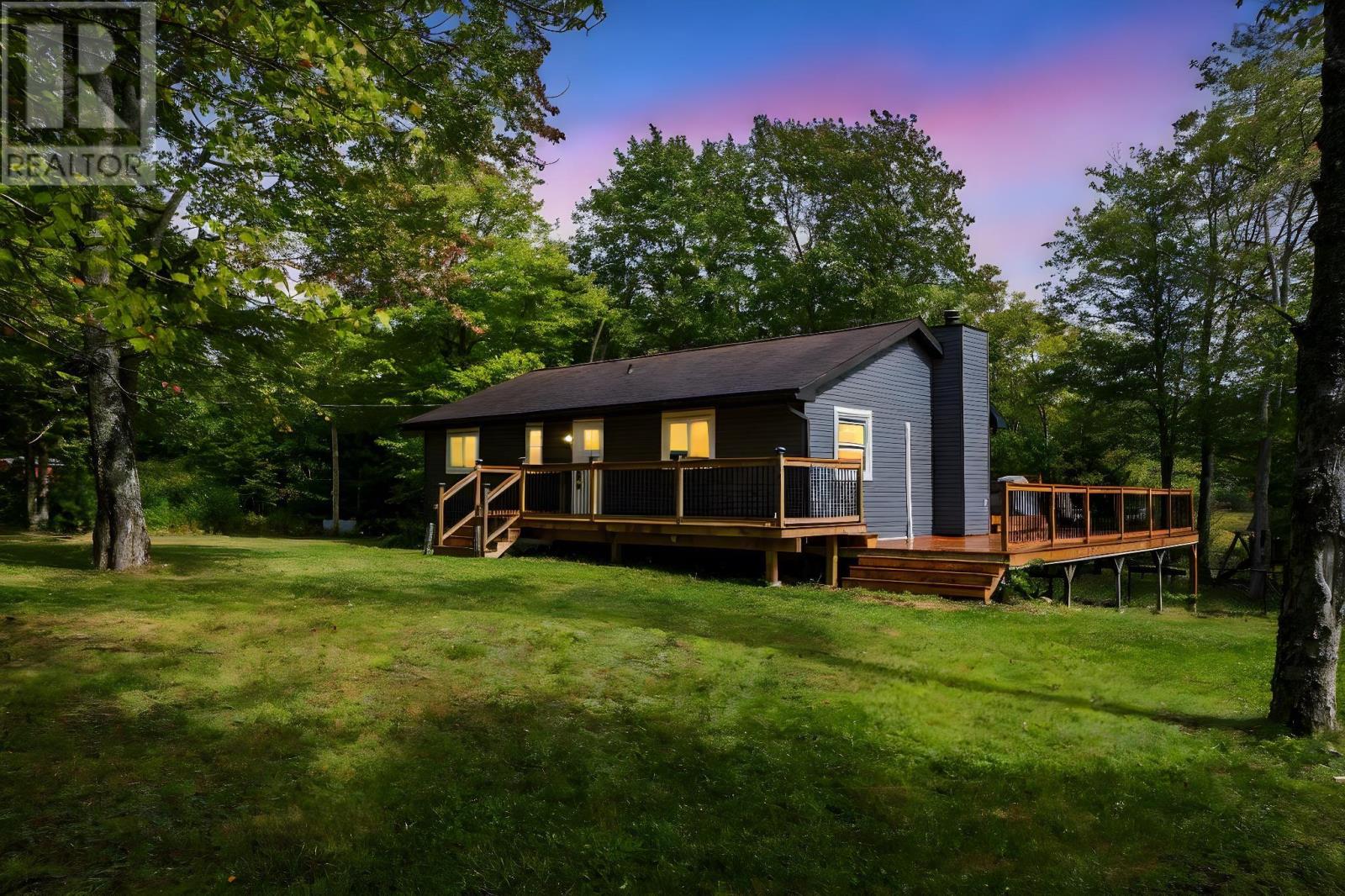 123 Lockview Rd, Fall River, NS B2T 1J1