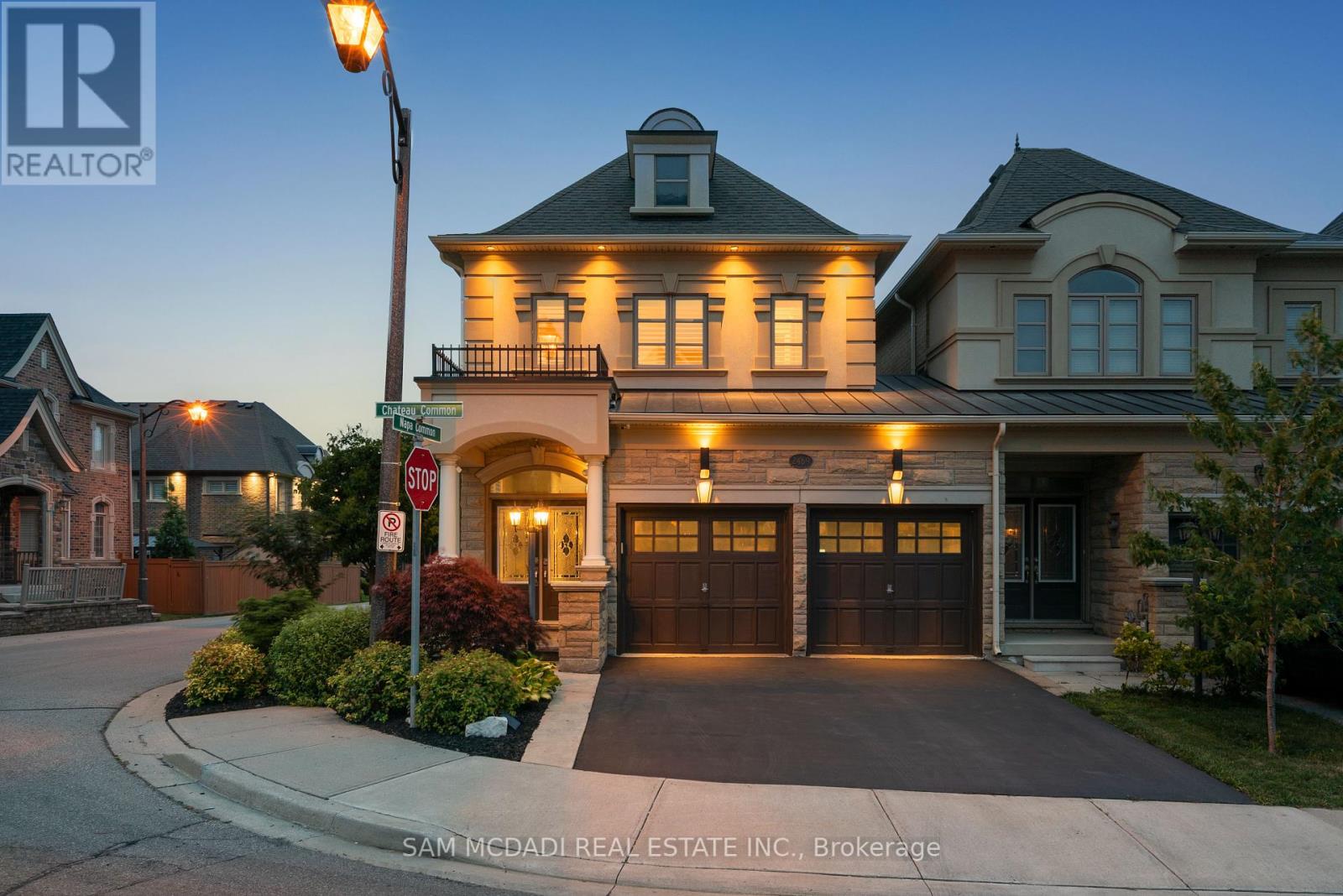 2469 Chateau Common, Oakville, ON L6M 4J3