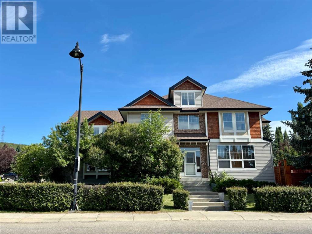 7 Crestmont Dr SW, Calgary, AB T3B 5W4