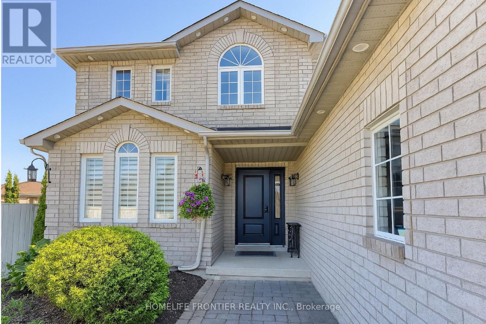 41 White Elm Rd, Barrie, ON L4N 0E5