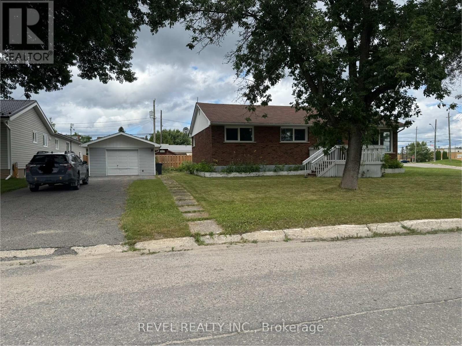 602 Reynolds St, Iroquois Falls, ON P0K 1E0