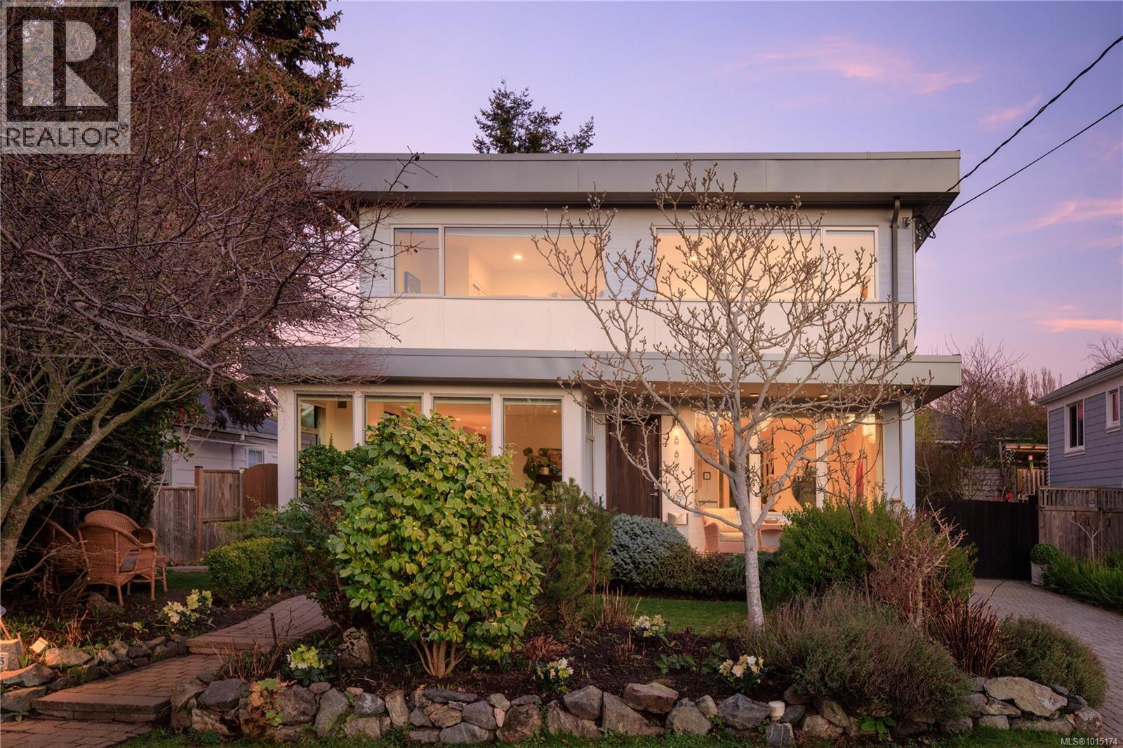 885 Linkleas Ave, Oak Bay, BC V8S 5C4