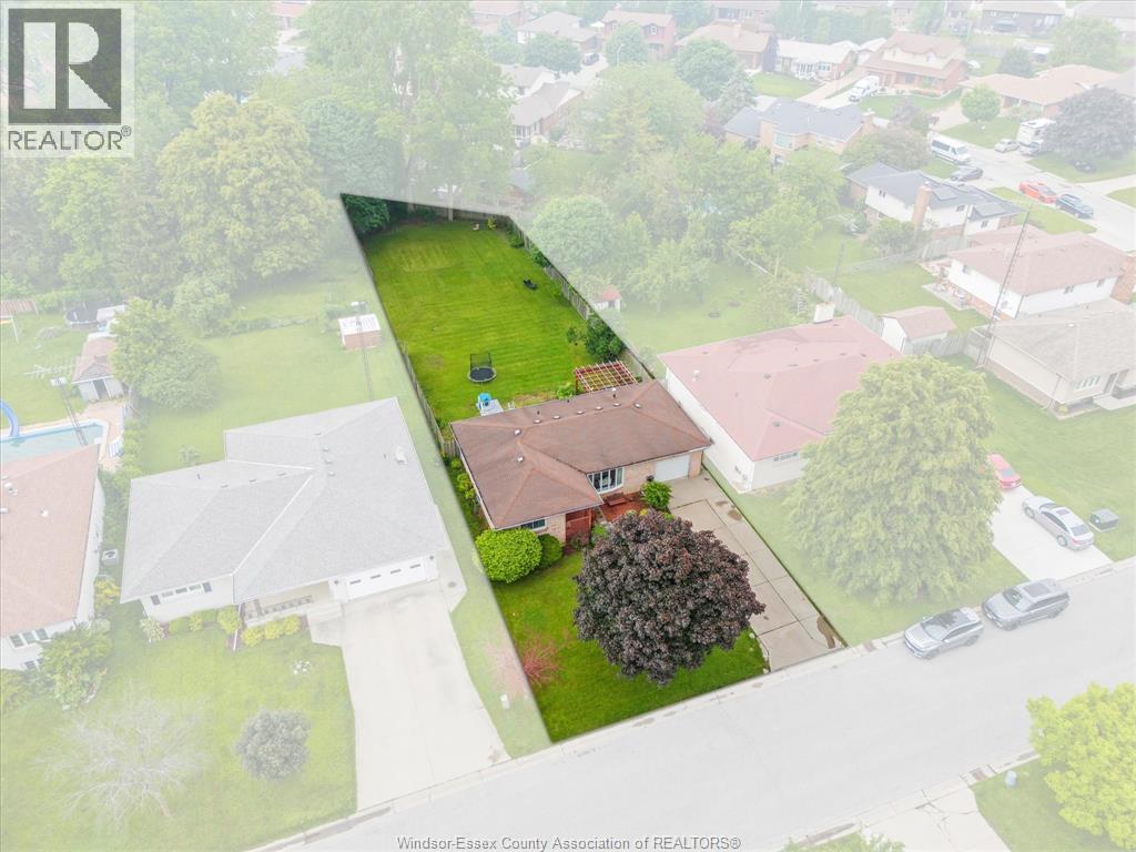 22 Bennie Ave, Leamington, ON N8H 4L5