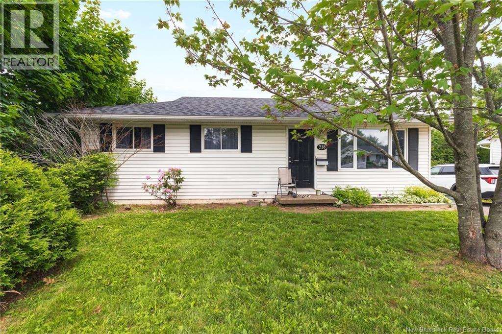 318 Canterbury Dr, Fredericton, NB E3B 4L9