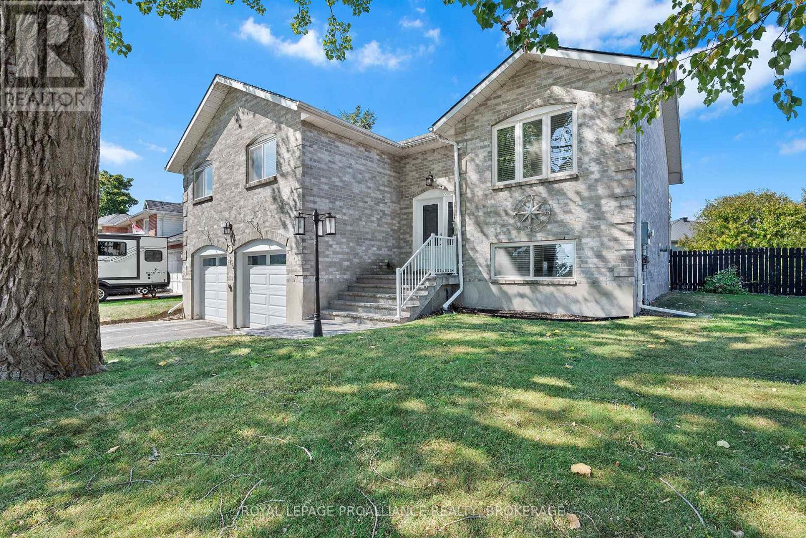 50 Davey Cres, Loyalist Amherstview, ON K7N 1X7