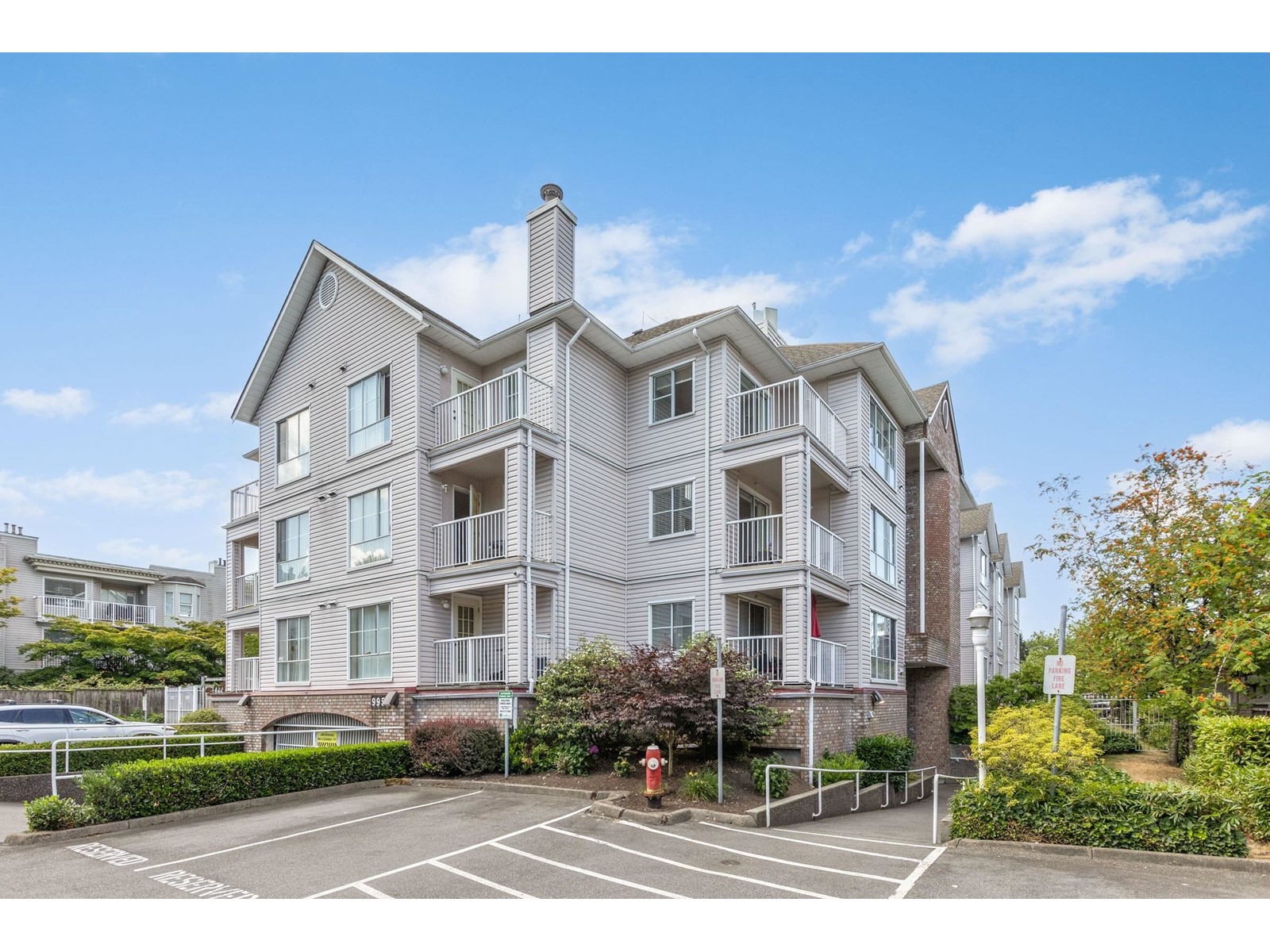 9951 152 Street Unit 202, Surrey, BC V3R 4G5