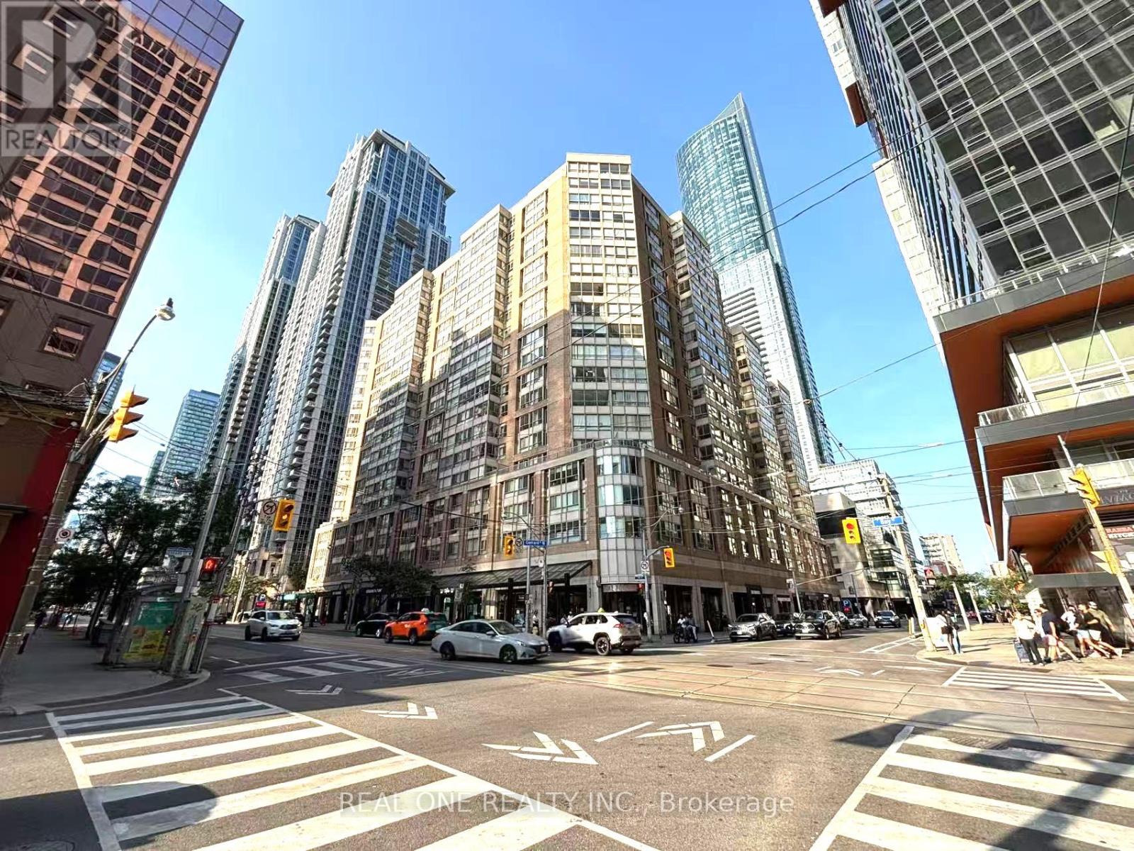 1012 711 Bay St, Toronto, ON M5G 2J8