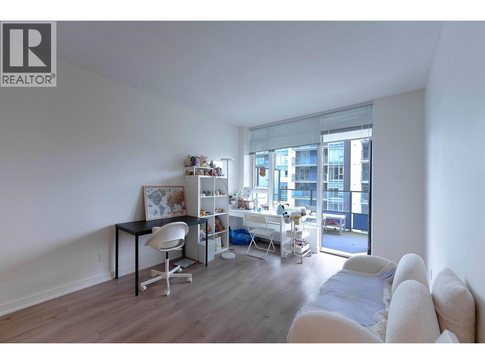 8850 University Crescent Unit 801, Burnaby, BC V5A 4Y8