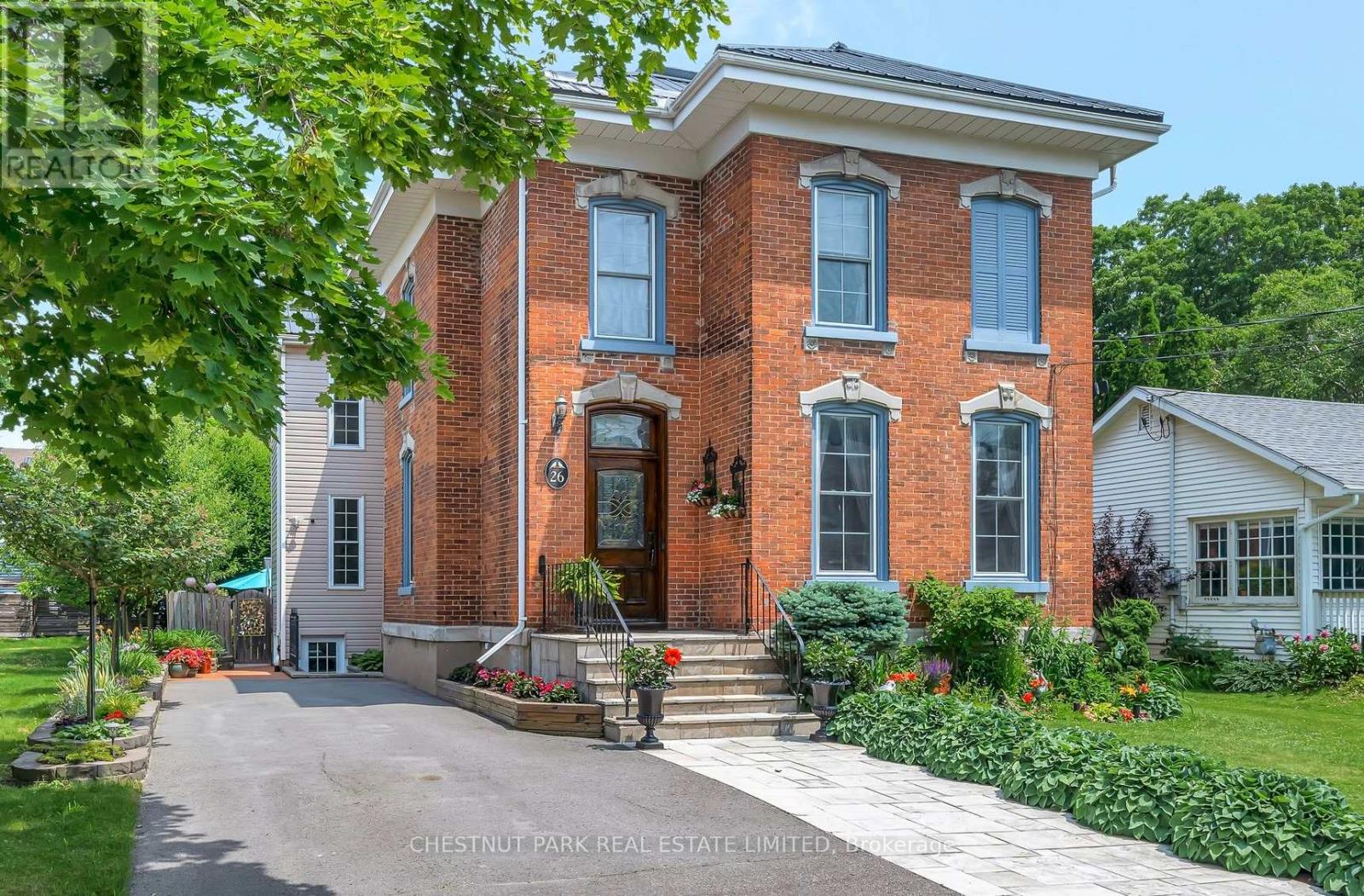 26 Centre St, Prince Edward County Picton, ON K0K 2T0