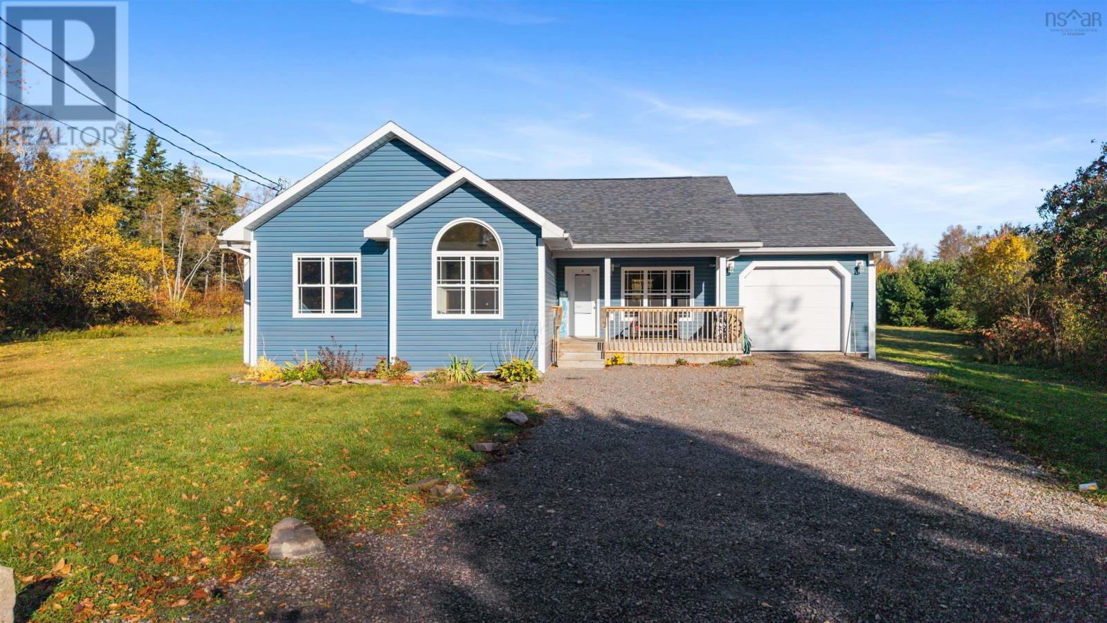 87 New Row, Thorburn, NS B0K 1W0