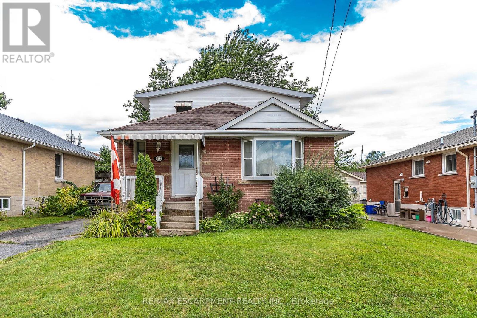 330 E 15th St, Hamilton, ON L9A 4G5