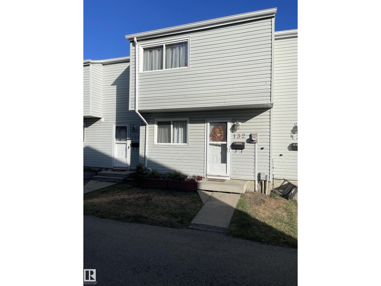 132 Dickinsfield Co NW, Edmonton, AB T5E 5V8