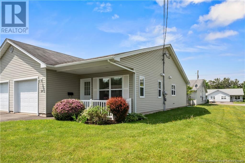 24 Townsend Ave, Riverview, NB E1B 5T6