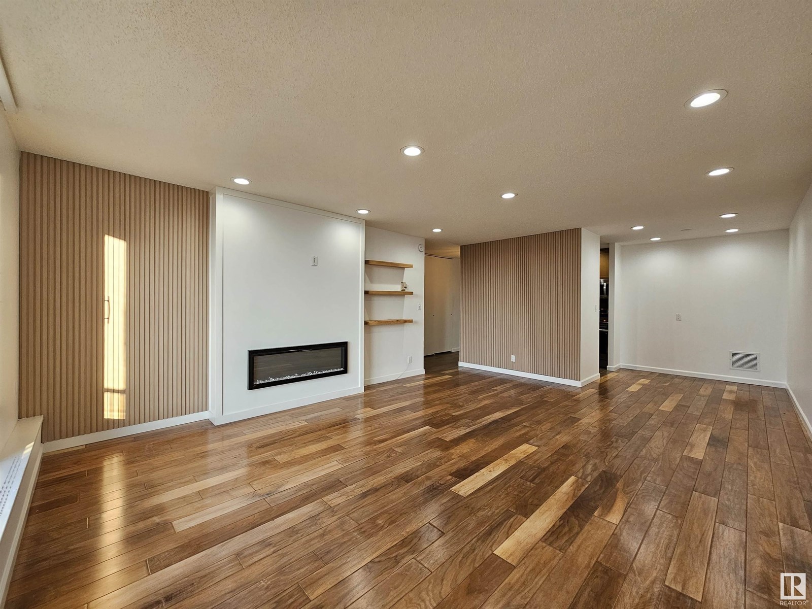 11307 99 Avenue #907, Edmonton, AB T5K 0H2
