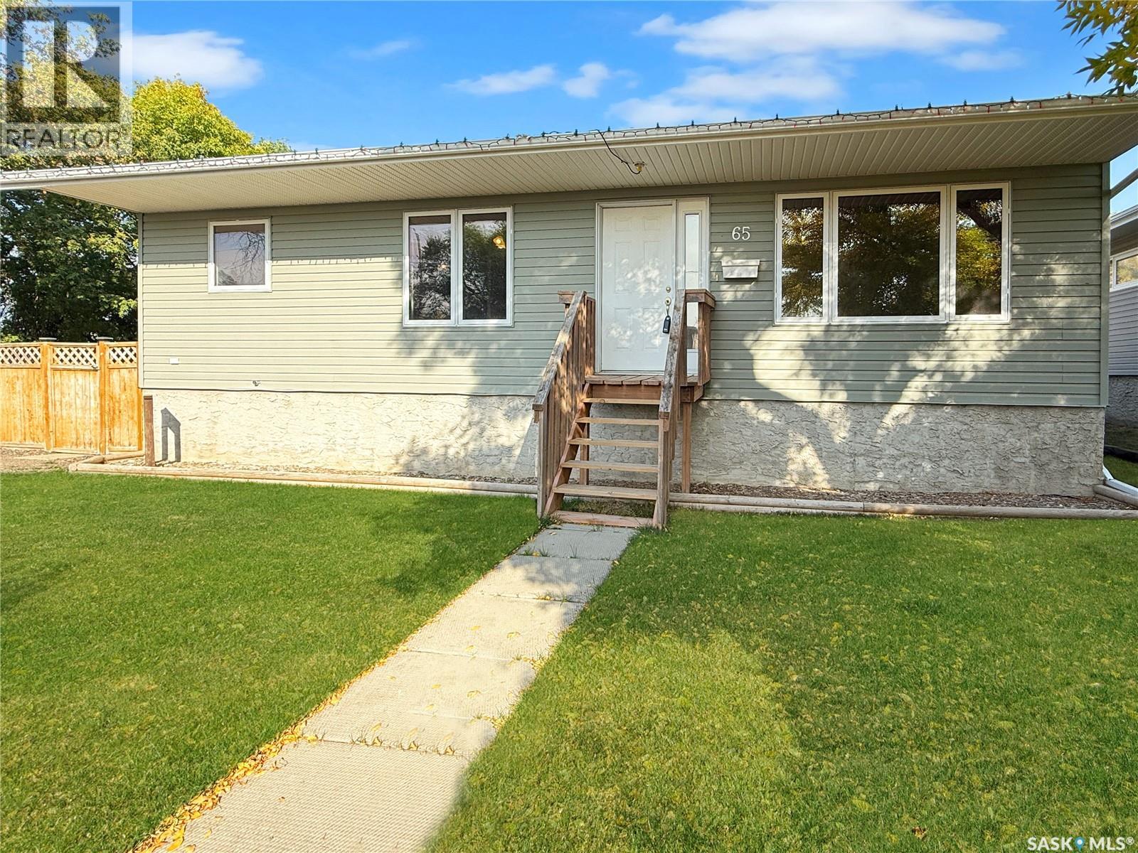65 St George St, Qu'Appelle, SK S0G 4A0