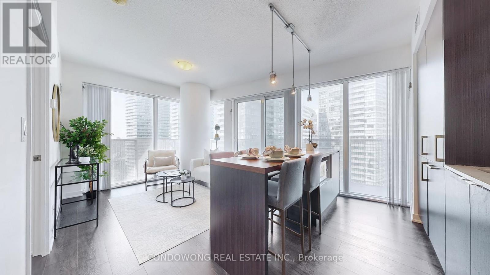 4102 100 Harbour St, Toronto, ON M5J 0B5