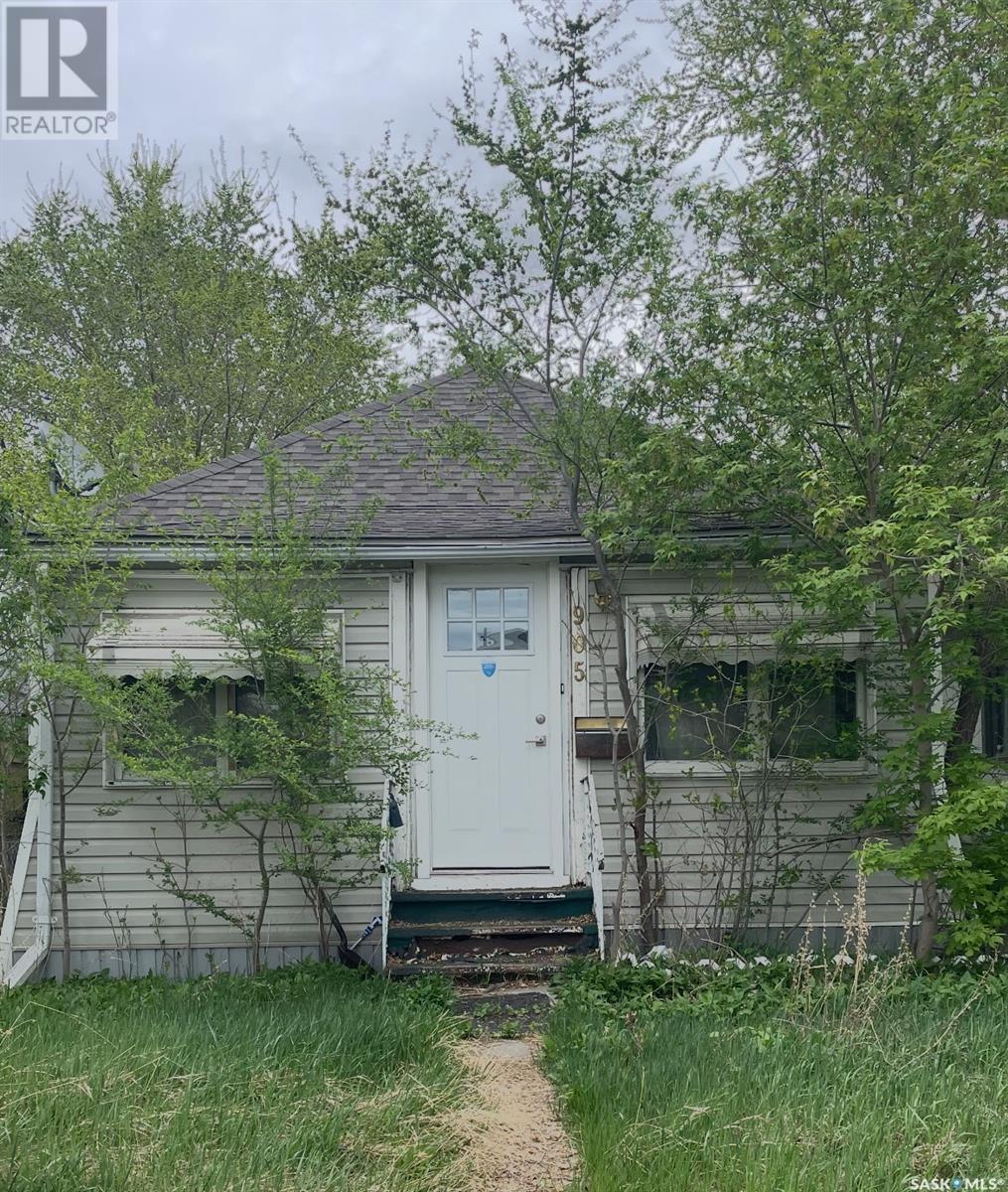 905 Robinson St, Regina, SK S4T 2M6