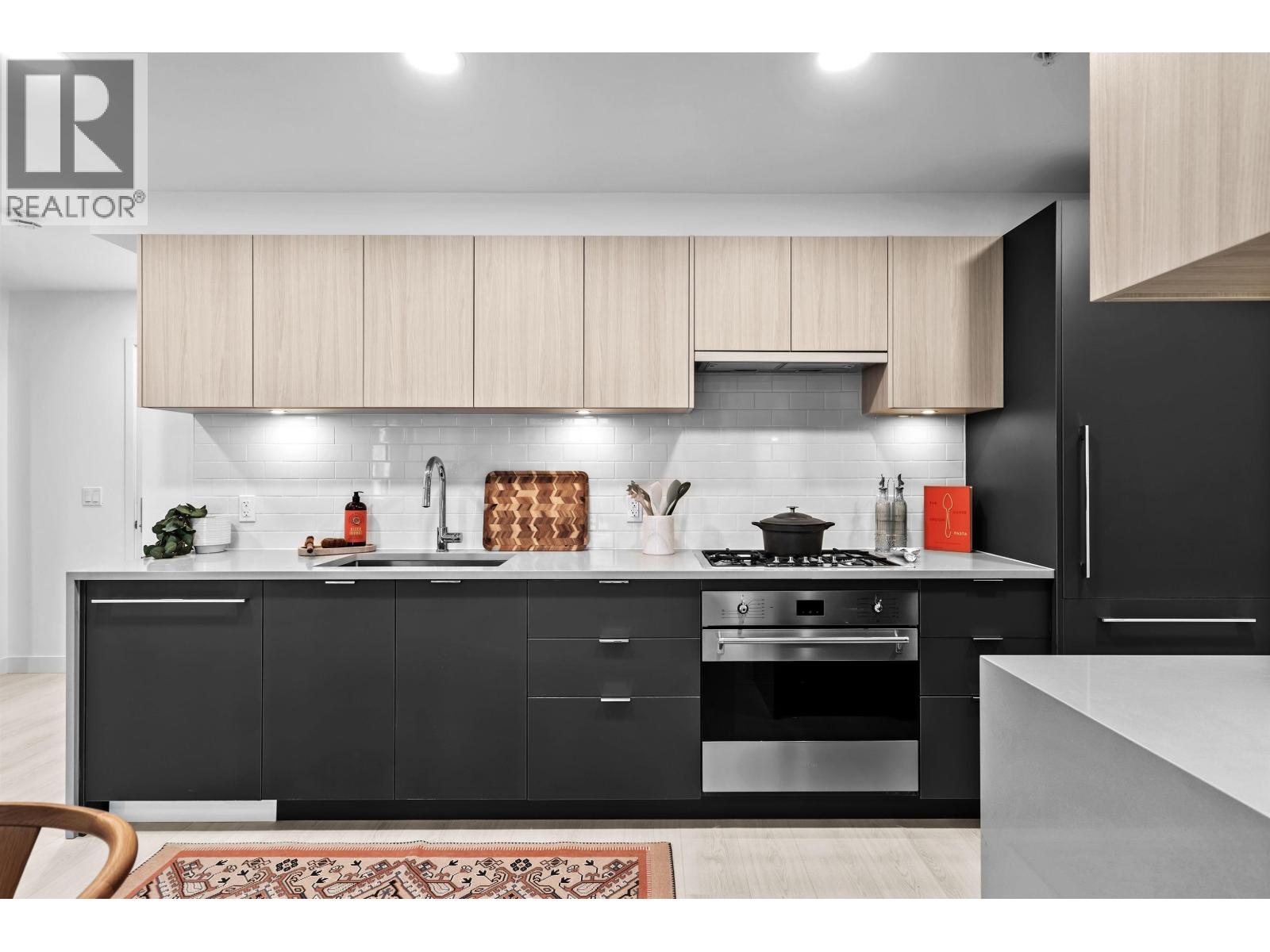 2423 Grant St, Vancouver, BC V5K 3G5