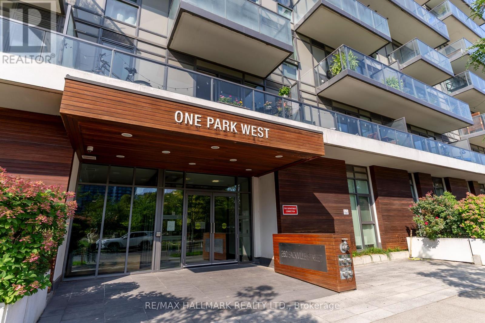 813 260 Sackville St, Toronto Regent Park, ON M5A 0B3