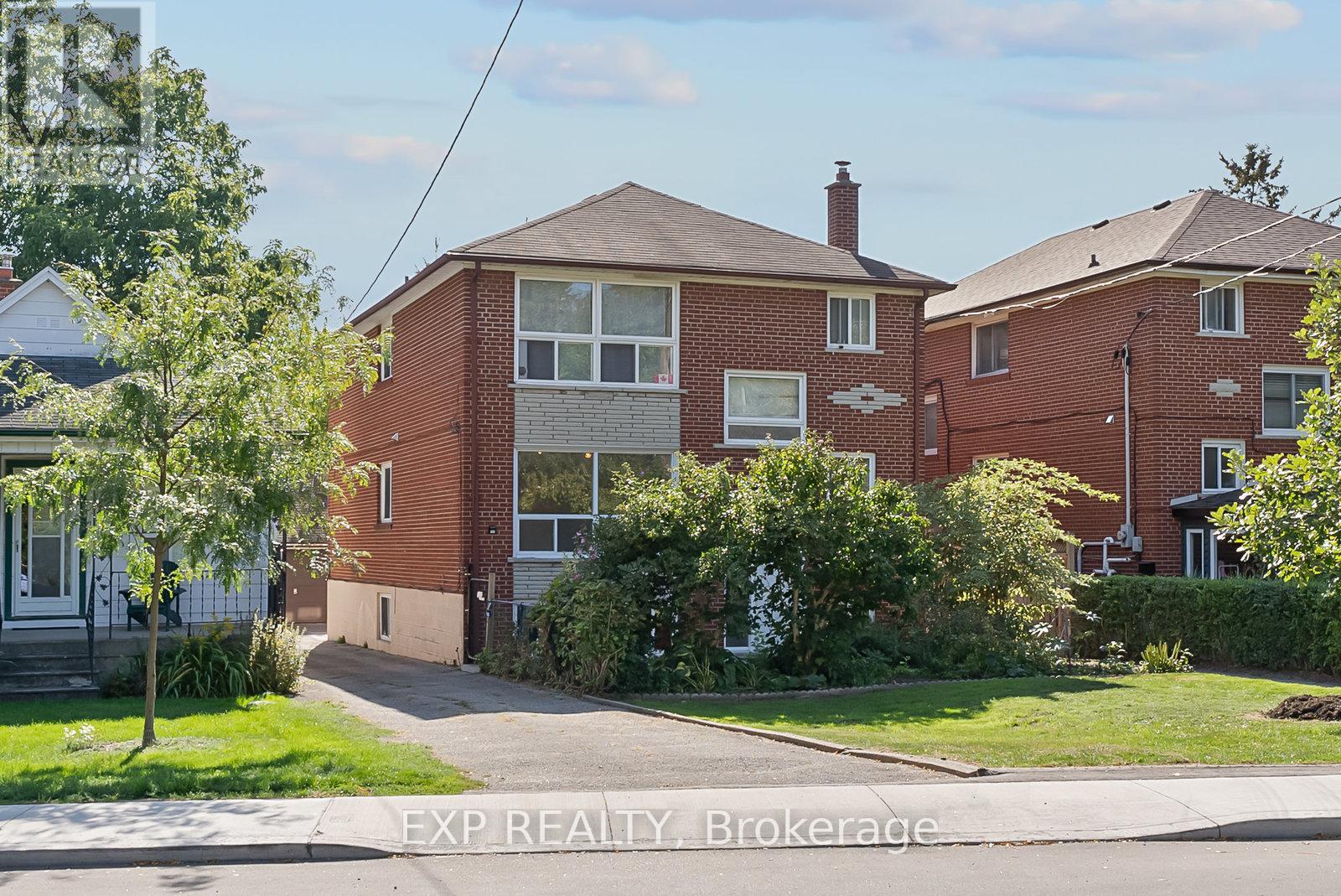 160 Varsity Rd, Toronto, ON M6S 4P3