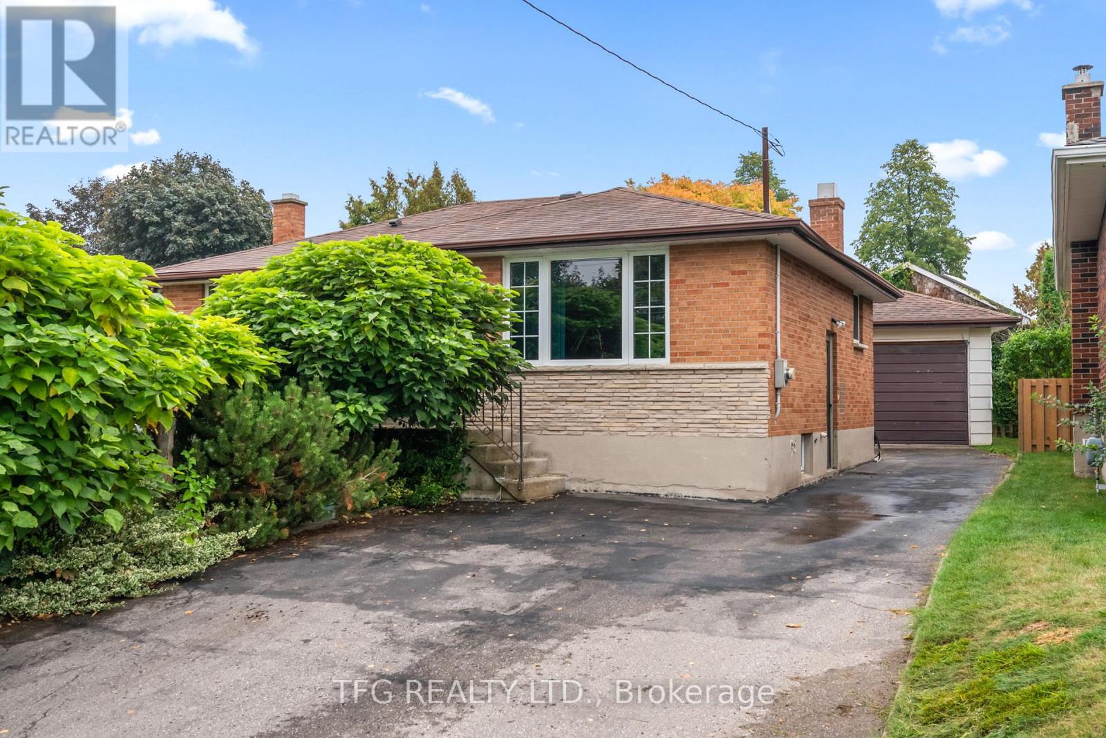 781 Olive Ave, Oshawa, ON L1H 2S4
