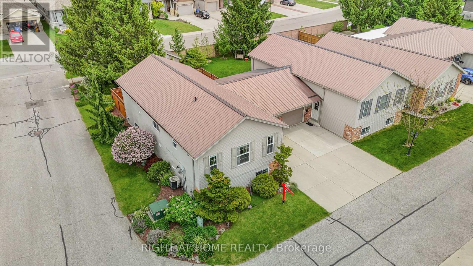 9 Discovery Ct, Chatham-kent Ne, ON N7L 0A3