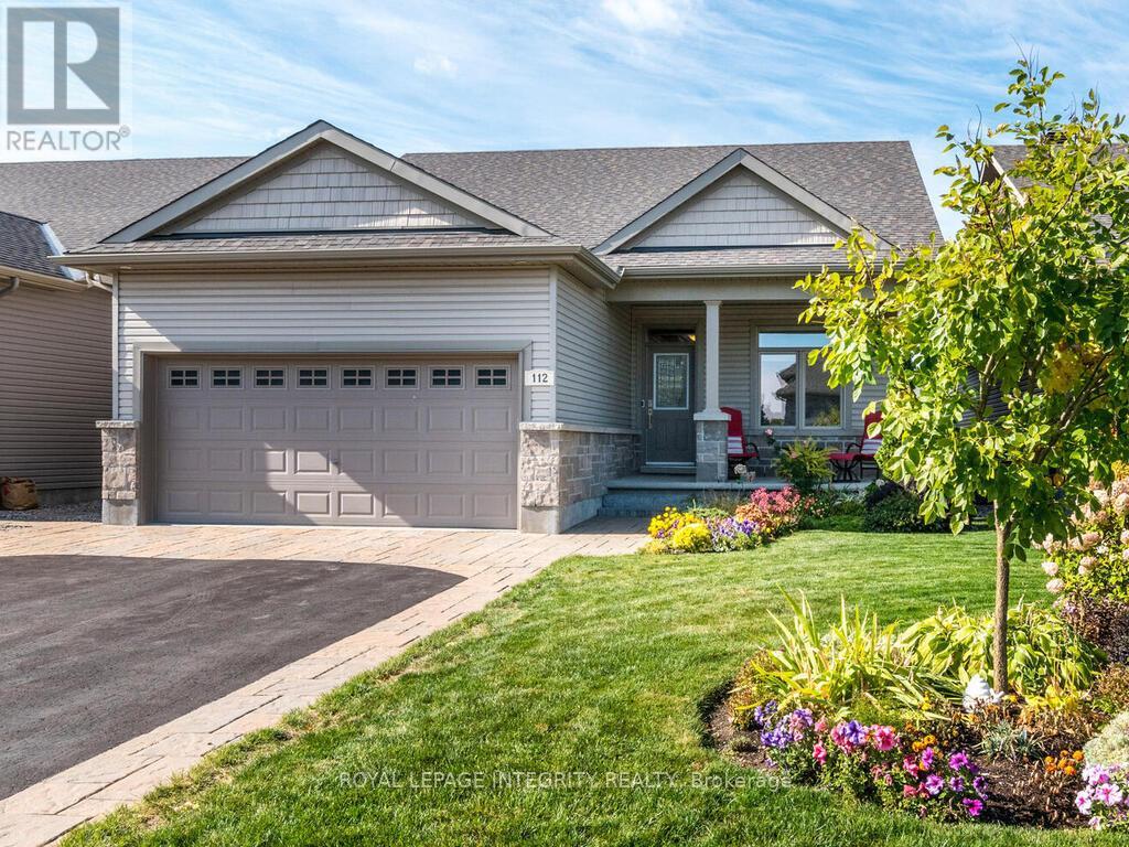 112 Elfin Grv, Ottawa, ON K2S 1B6