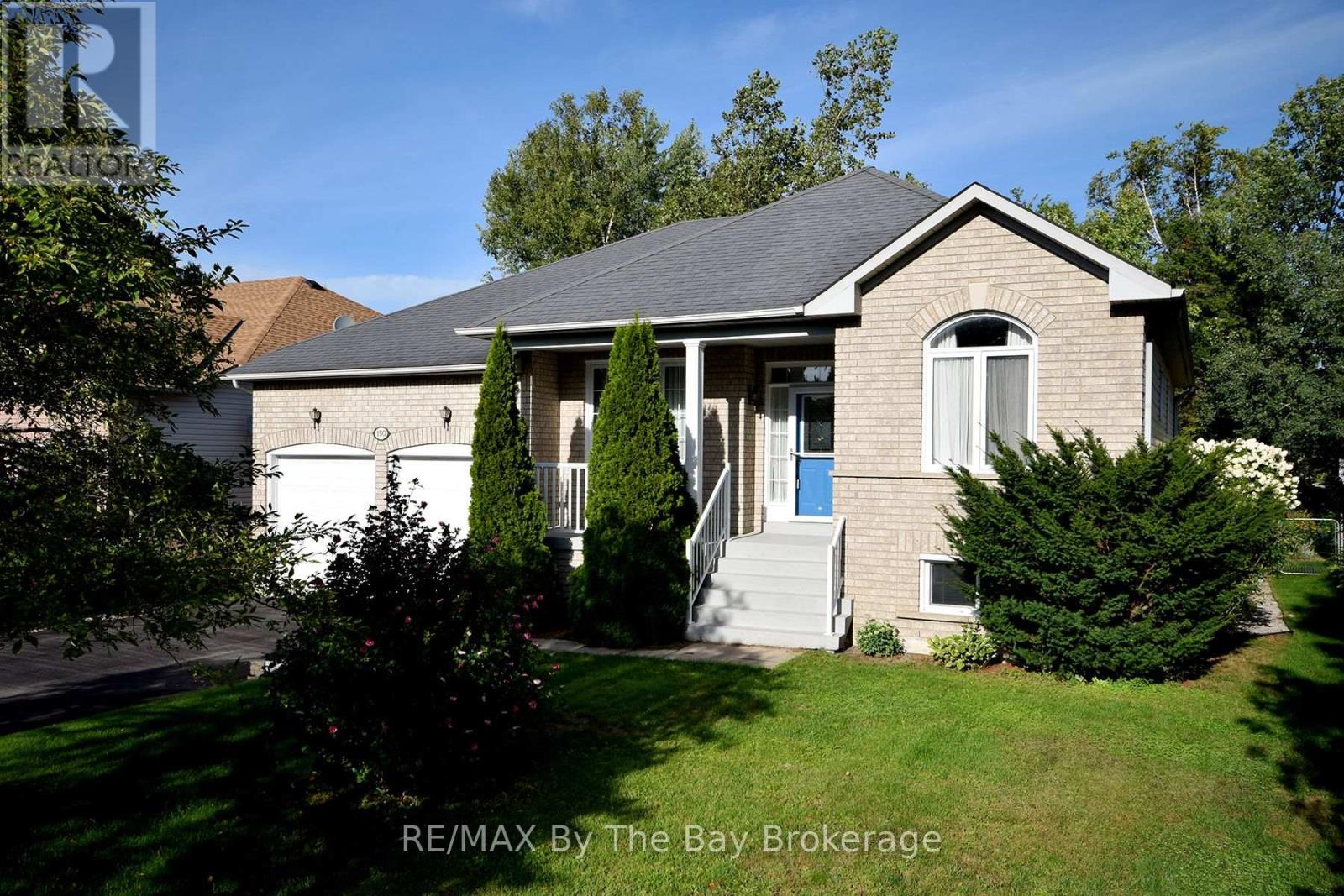 150 Silver Birch Ave, Wasaga Beach, ON L9Z 1N3