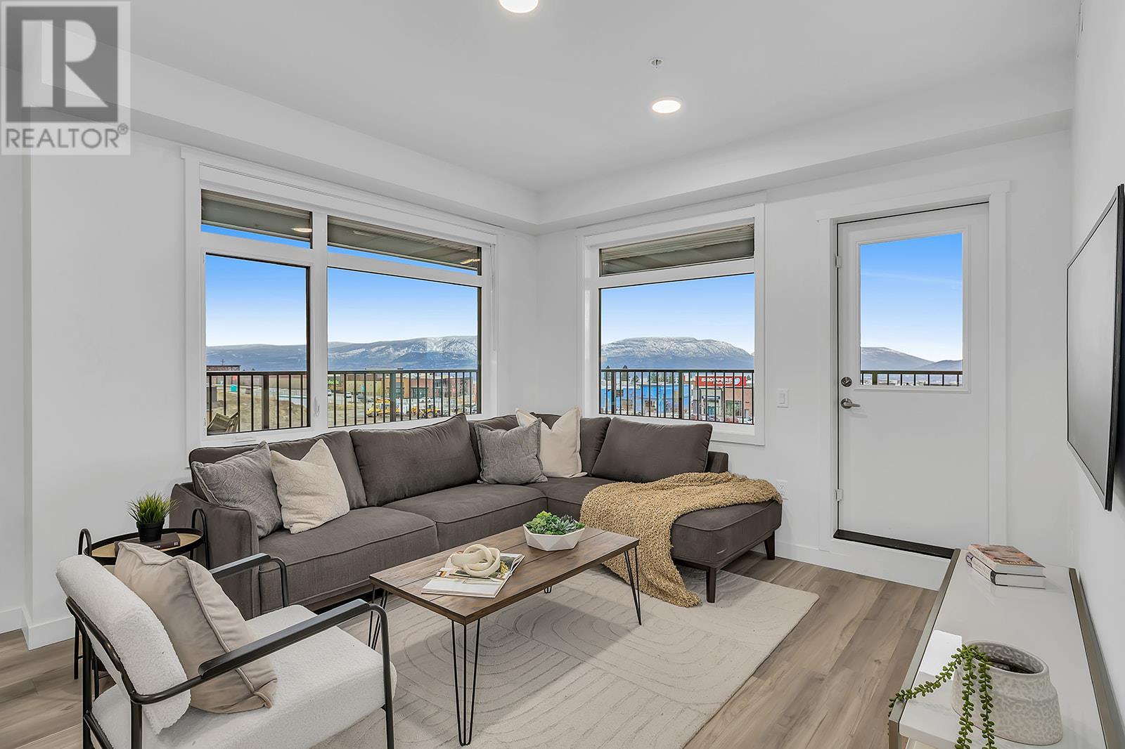 1057 Frost Road Unit 201, Kelowna, BC V1W 0G7