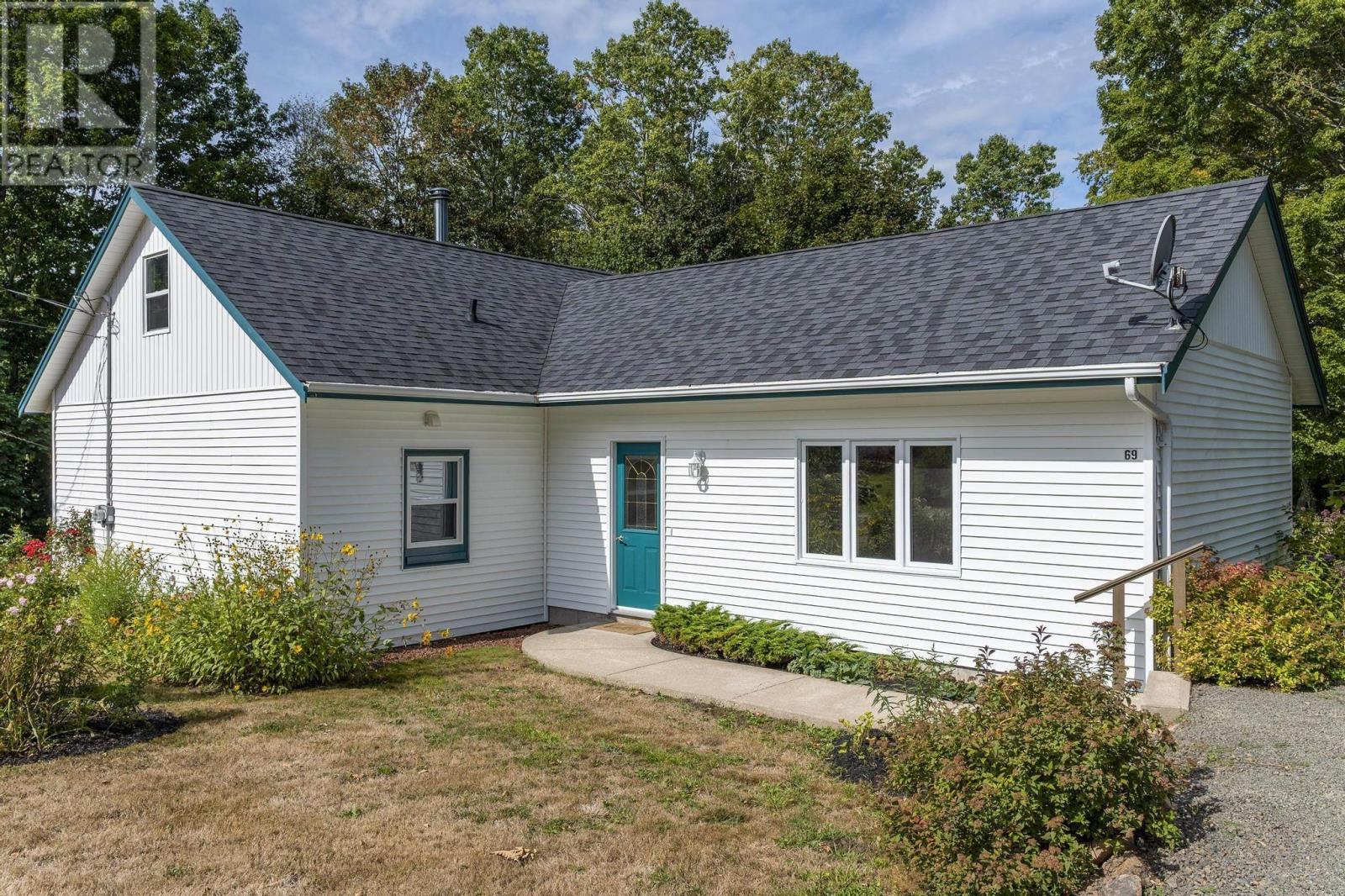 69 Old Post Rd, Clementsport, NS B0S 1E0