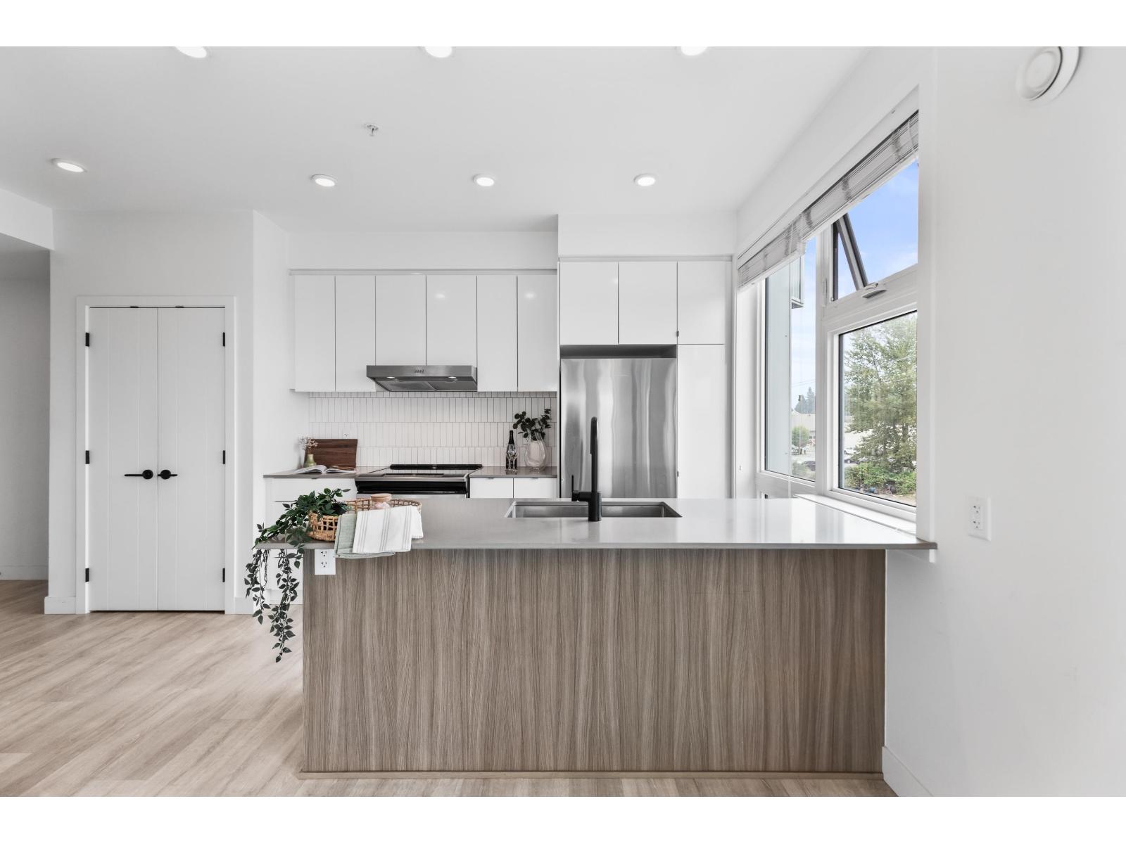 32828 Landeau Place Unit 401, Abbotsford, BC V2S 0M4