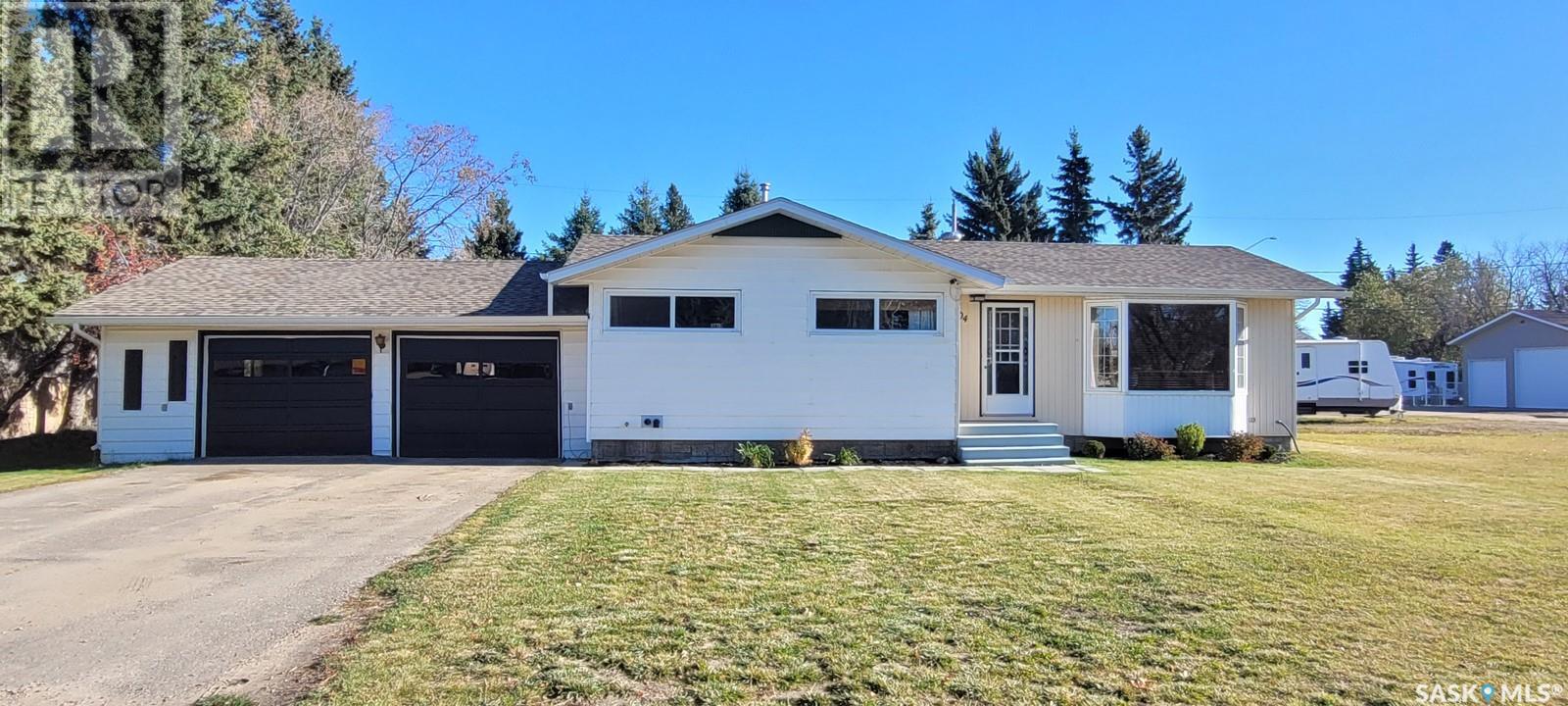 704 Railway Ave, Loon Lake, SK S0M 1L0