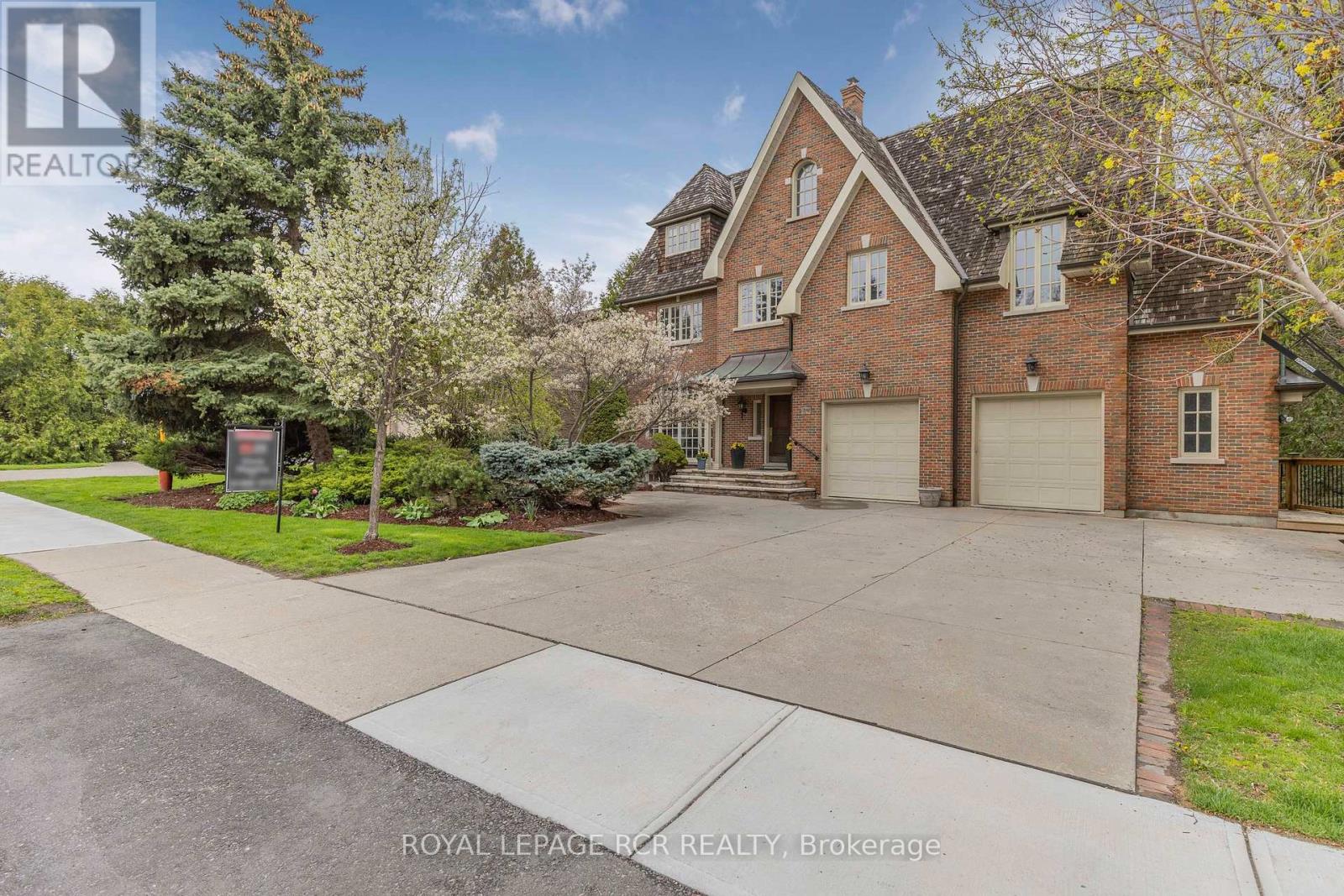 34 Garden Ave, Richmond Hill, ON L4C 6L9