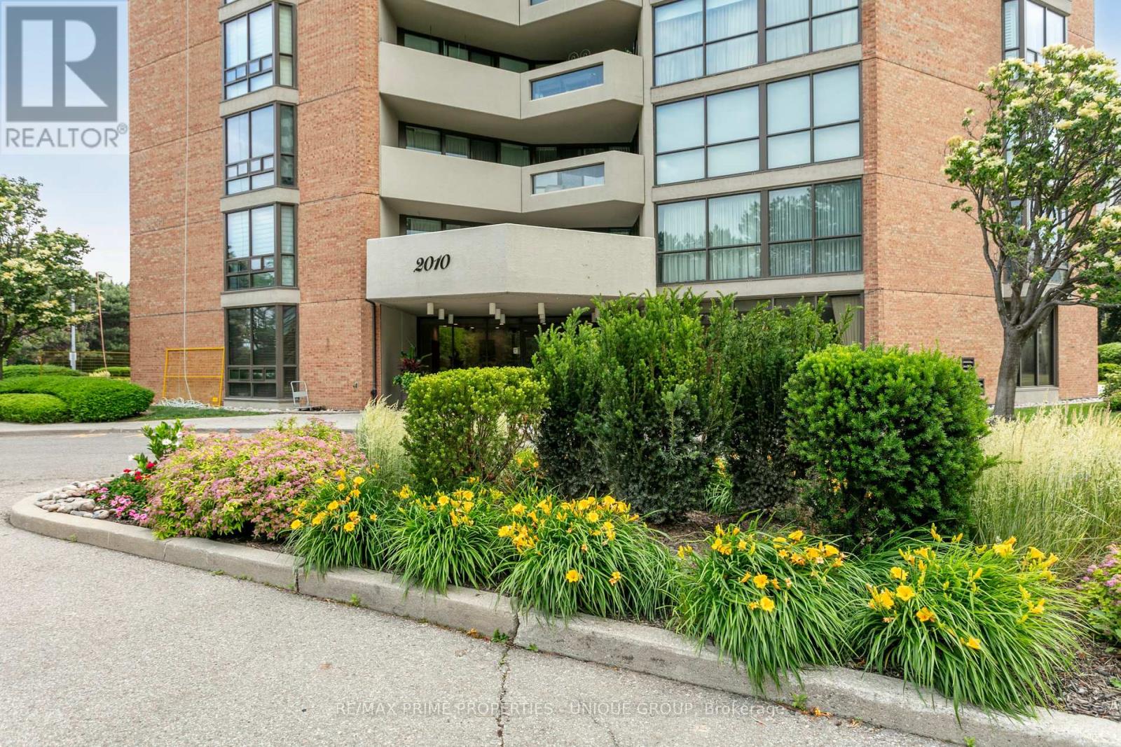 405 2010 Islington Ave, Toronto, ON M9P 3S8