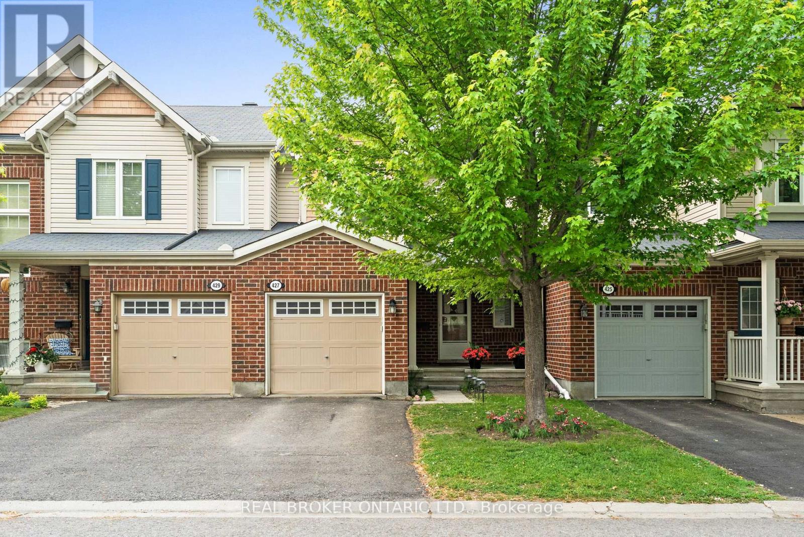 427 Vendevale Ave, Ottawa, ON K2S 0M6
