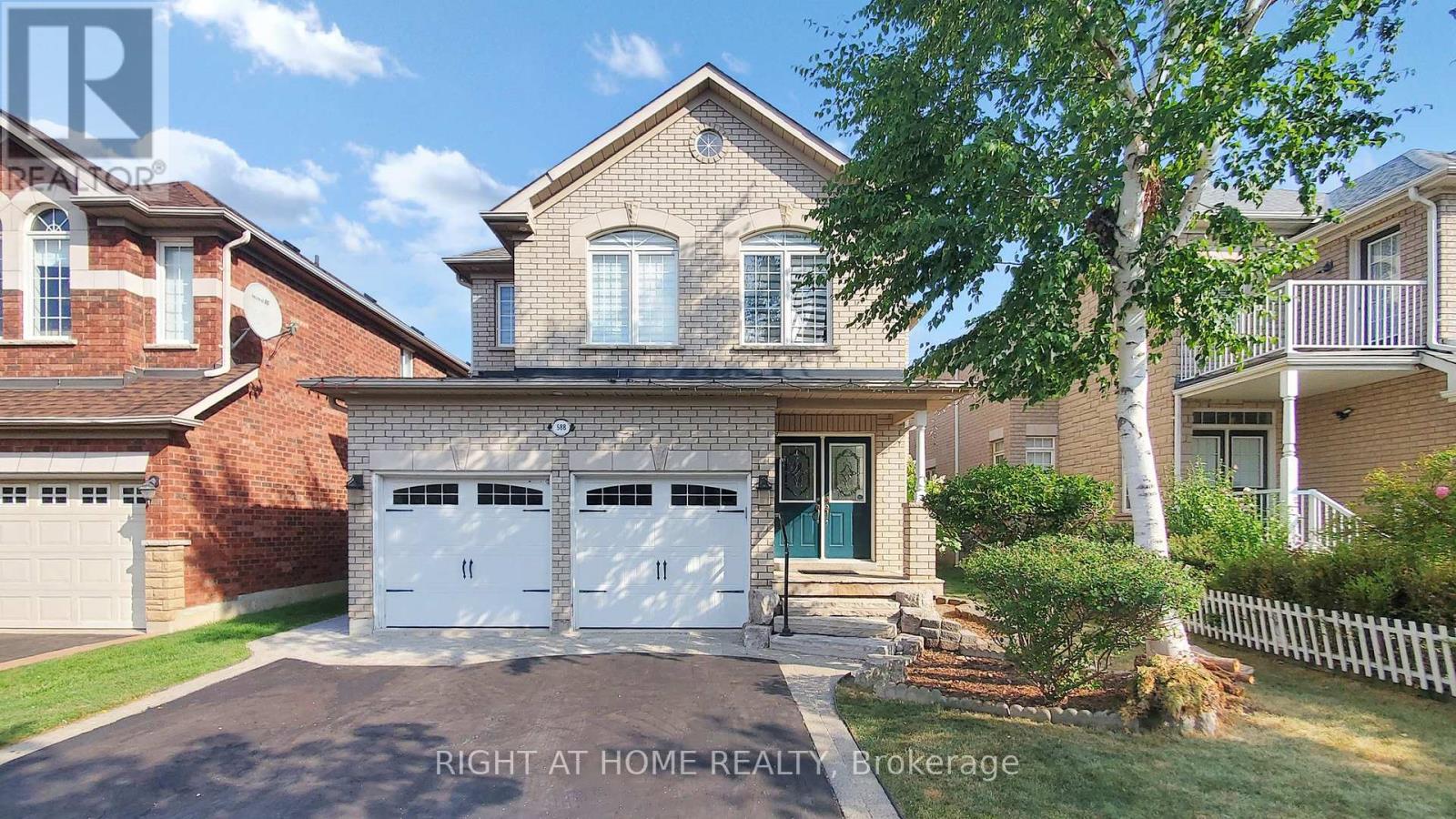 588 Warhol Way, Mississauga, ON L5W 1M1